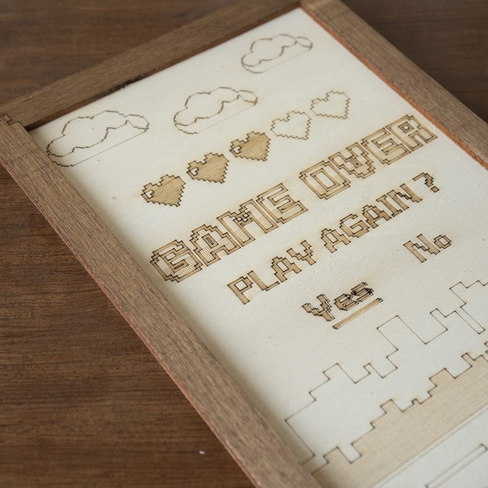 Décoration murale bois Game Over – Tableau rétro gaming pixel art – Cadeau geek vintage 80s 90s – Made in France