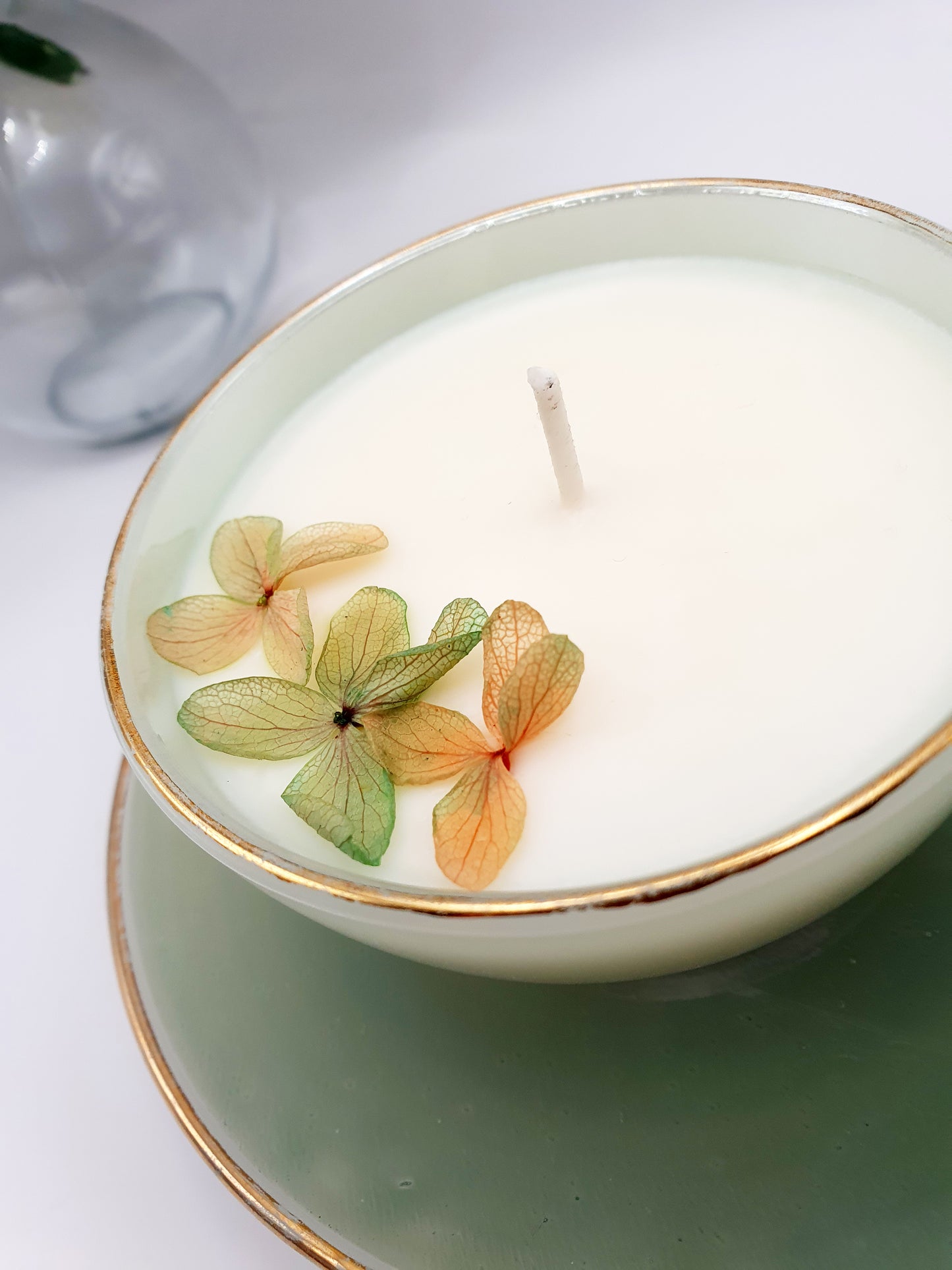 Bougie parfumée Monoï 100g – Tasse Arcopal vintage avec soucoupe – Bougie artisanale en cire de soja végétale - 1