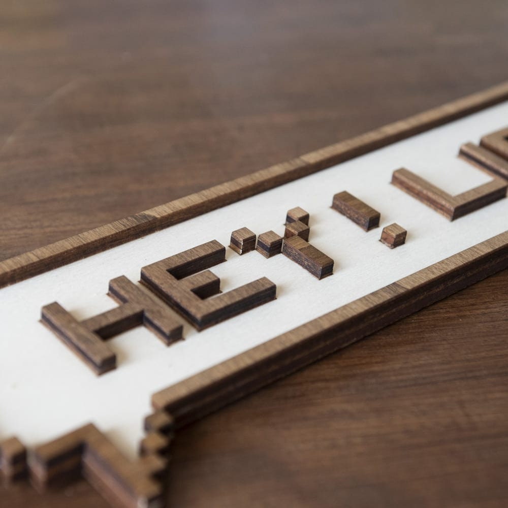 Personalized wooden speech bubble – Pixel style text – Retro vintage 80s-90s gamer decor – Unique geek gift