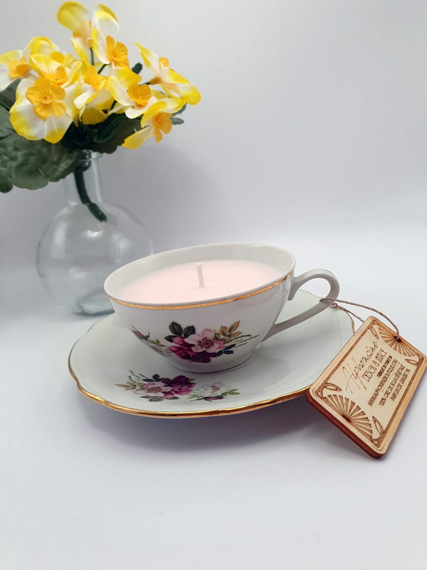 Bougie parfumée Fruits des bois dans tasse vintage fleurie dorée – Cire végétale – Cadeau élégant et gourmand