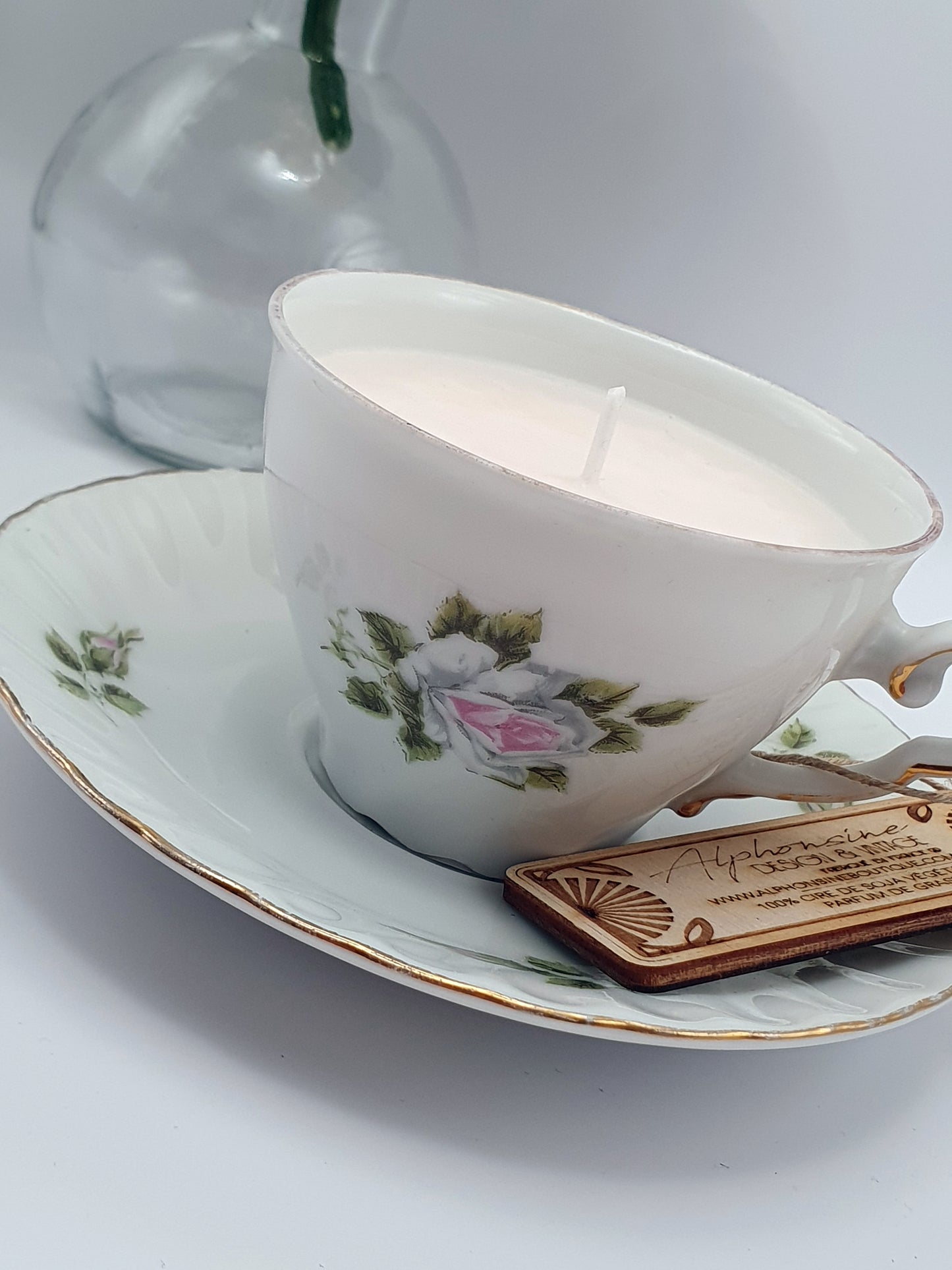Bougie parfumée Fruits des bois dans tasse vintage à roses dorée – Cire végétale – Cadeau élégant et gourmand