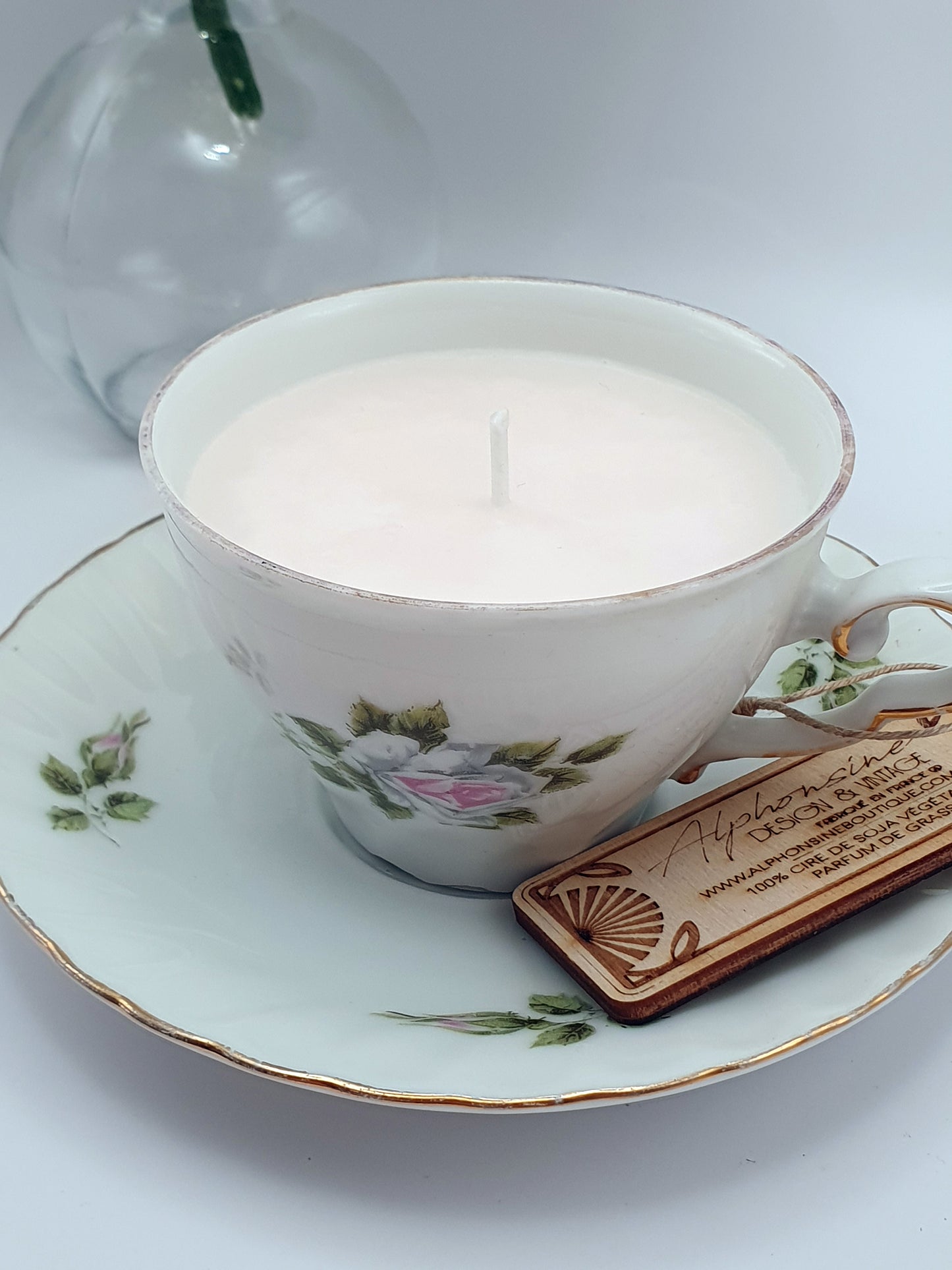 Bougie parfumée Fruits des bois dans tasse vintage à roses dorée – Cire végétale – Cadeau élégant et gourmand