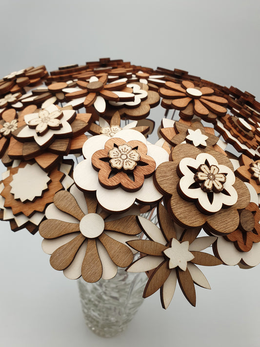 Fleurs décoratives en bois sur tige – Lot de 6 – Décoration florale éternelle à piquer dans vos bouquets, plantes ou compositions