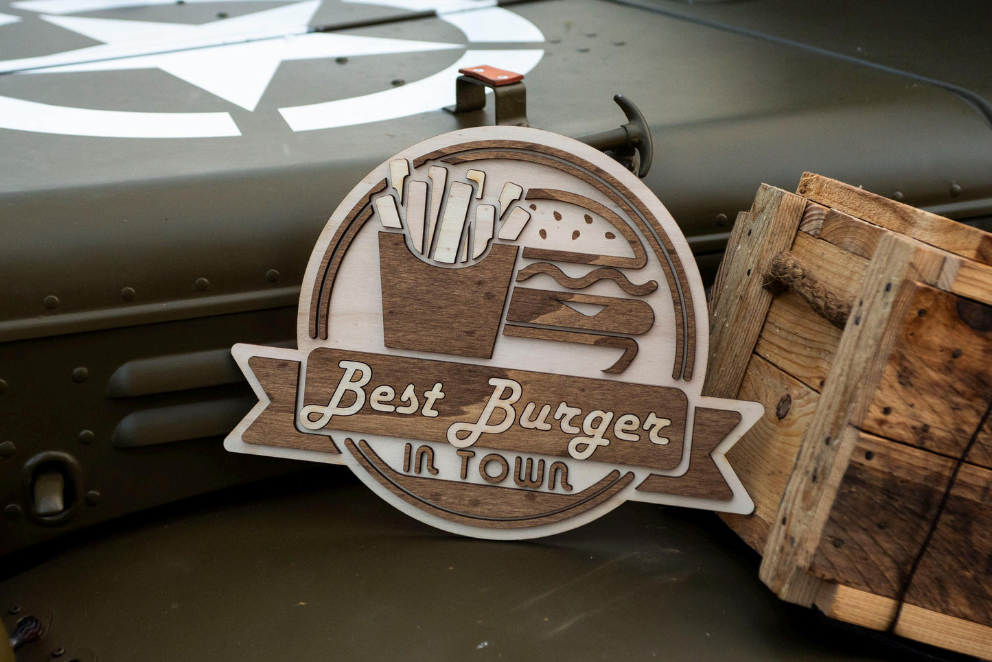 Plaque murale bois Best Burger In Town – Décoration diner rétro vintage USA – Applique murale fast food restaurant américain Made in France