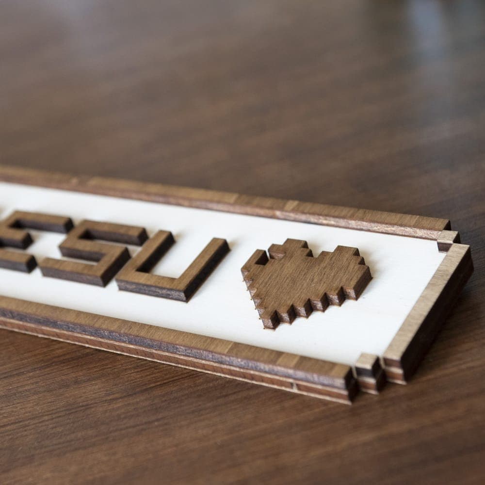 Personalized wooden speech bubble – Pixel style text – Retro vintage 80s-90s gamer decor – Unique geek gift