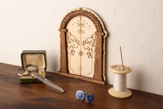 Wall decoration miniature door mini mouse hole Moria Lord of the Rings dwarf cute heroic fantasy fairy imaginary fantastic geek