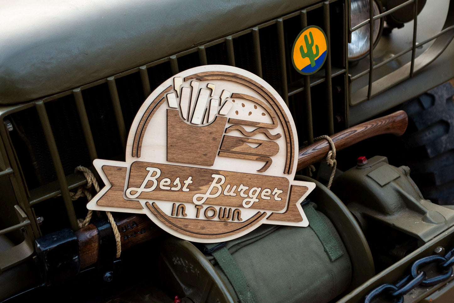 Plaque murale bois Best Burger In Town – Décoration diner rétro vintage USA – Applique murale fast food restaurant américain Made in France