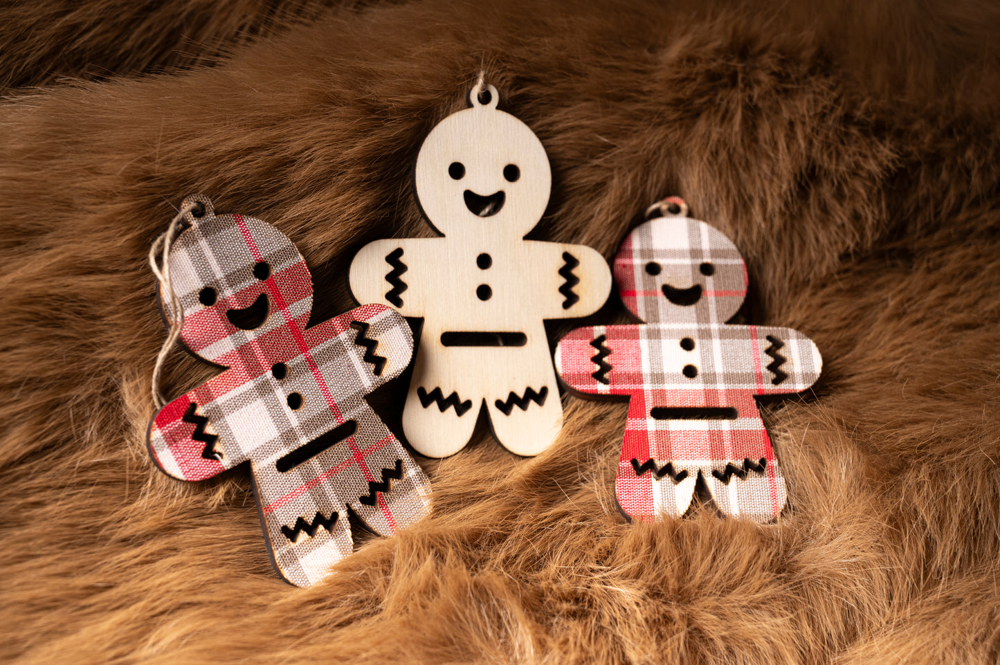 1 pièce - Suspension de Noël bonhomme pain d’épices "Mannala" – Bois et tissu kelsch alsacien