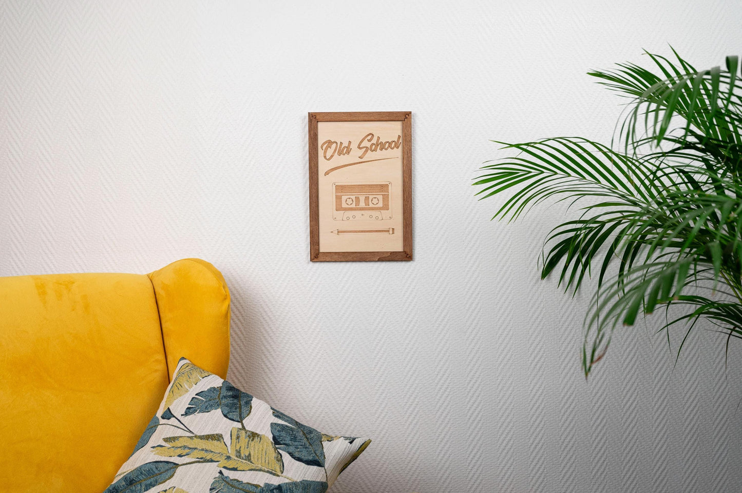 "Old School" wooden wall art - Retro cassette and pencil engraving - Vintage 80s-90s decor - Geek nostalgia gift