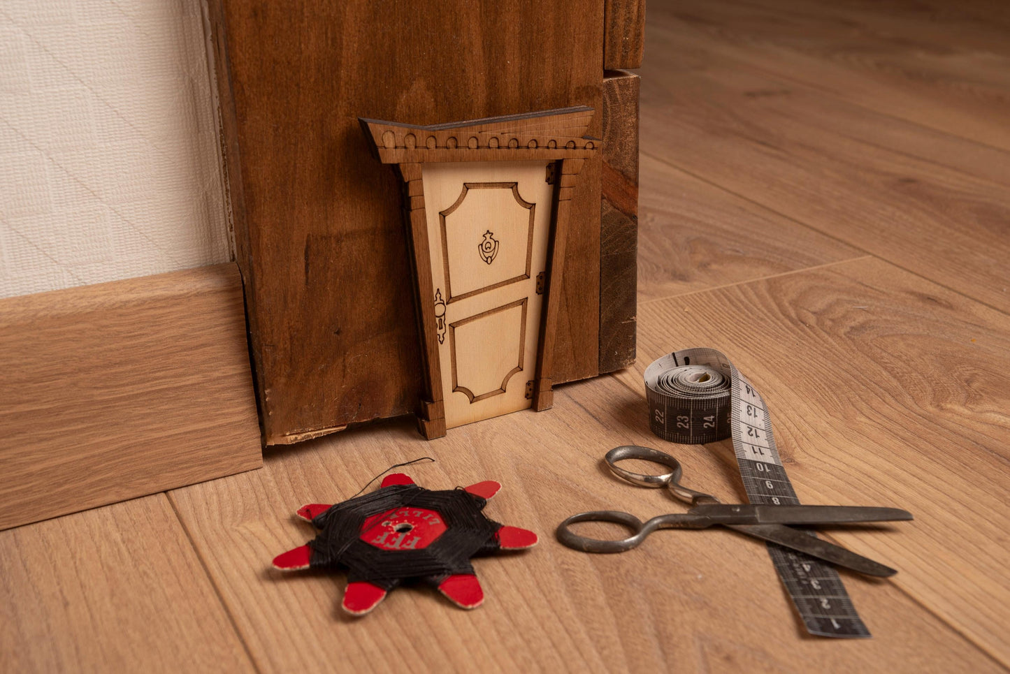 Wall decoration miniature door mini mouse hole alice wonderland cute fantasy fairy imaginary fantastic geek halloween tooth