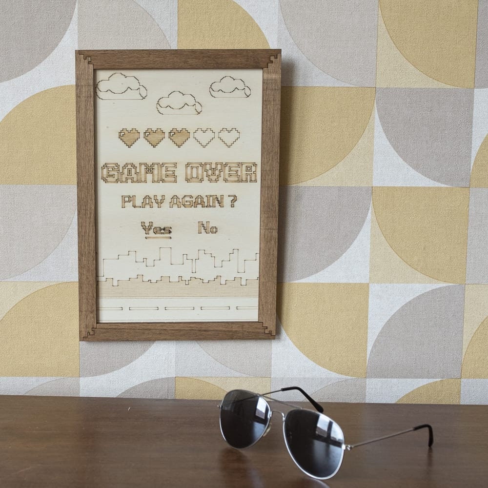 Décoration murale bois Game Over – Tableau rétro gaming pixel art – Cadeau geek vintage 80s 90s – Made in France