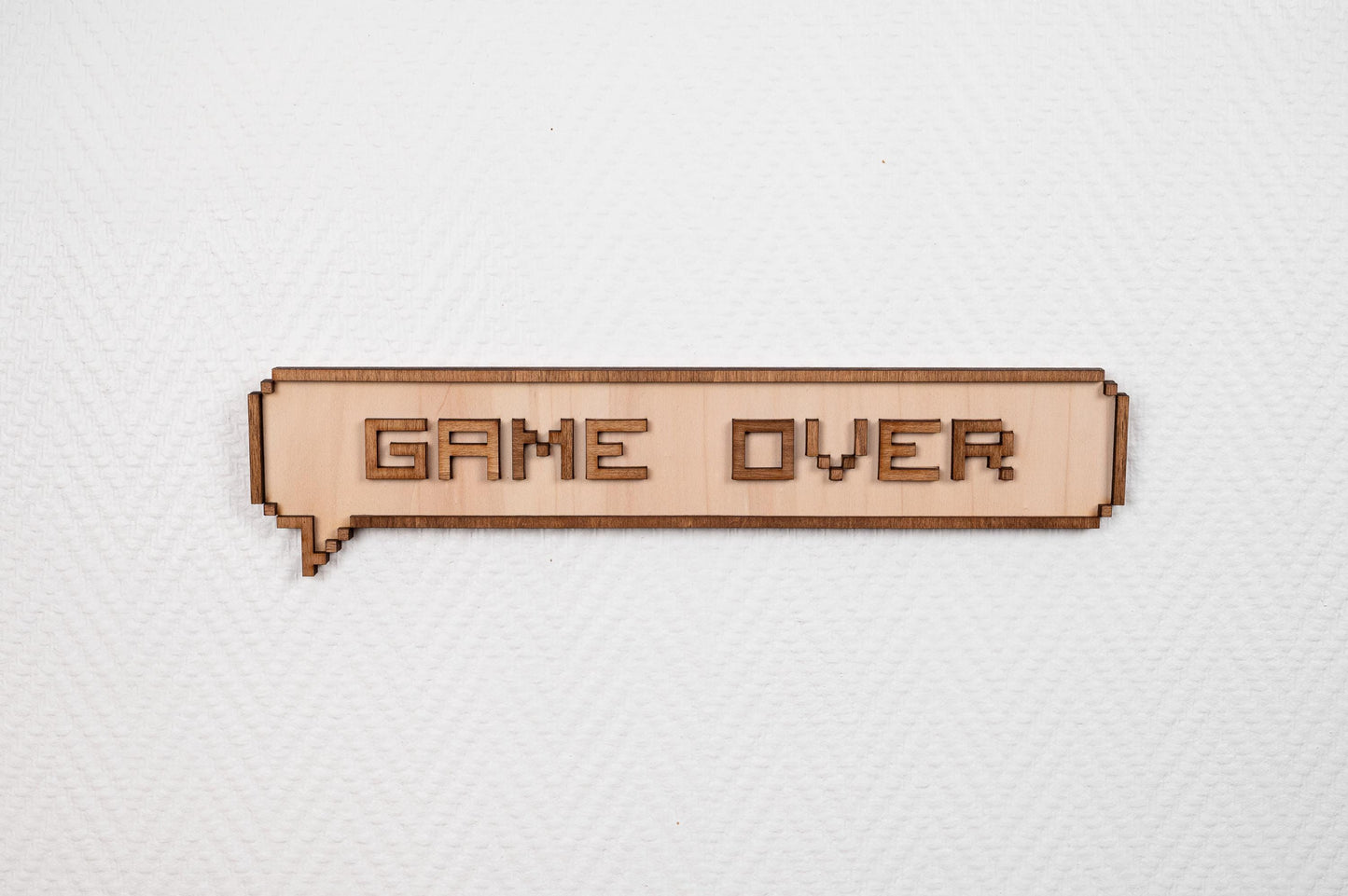Décoration murale bois Game Over – Art mural retrogaming pixel 8bit – Applique geek gaming room vintage console – Bulle Dialogue