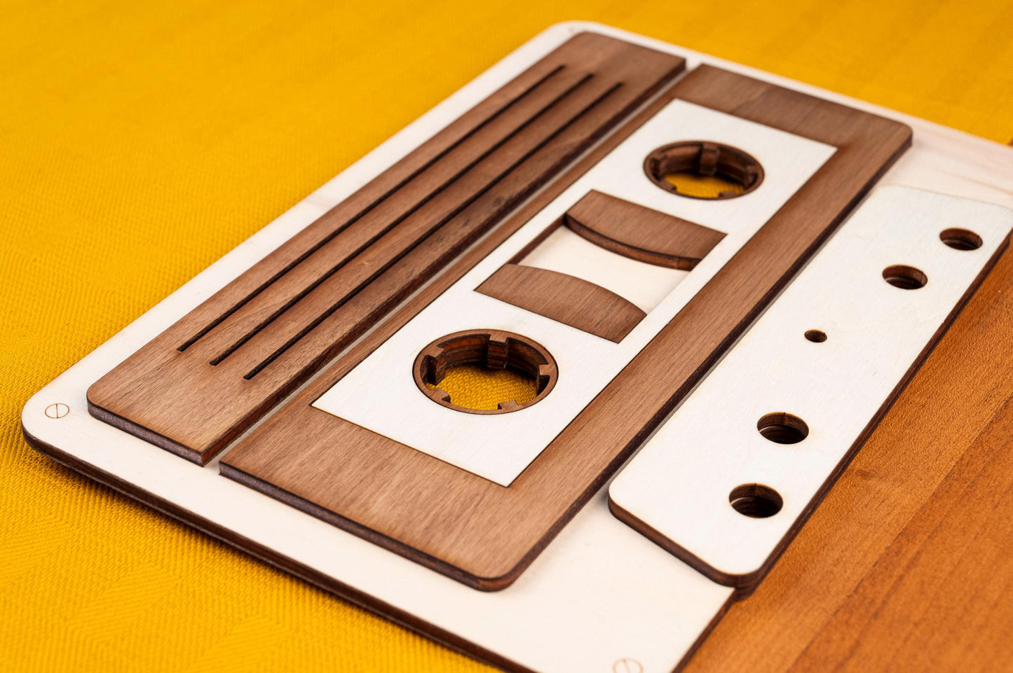 Décoration murale bois Cassette audio – Nostalgie musique années 80 90 rétro – Art mural vintage geek gaming room – Made in France