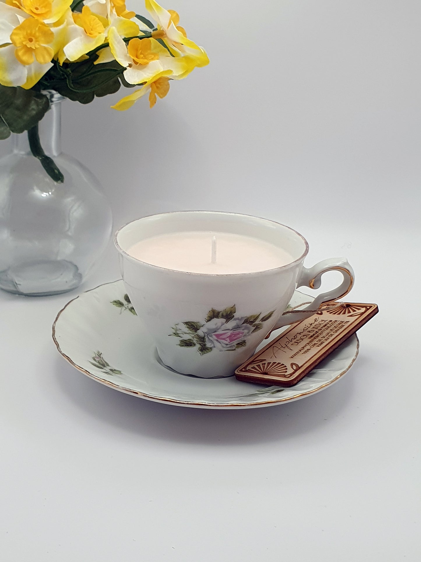 Bougie parfumée Fruits des bois dans tasse vintage à roses dorée – Cire végétale – Cadeau élégant et gourmand