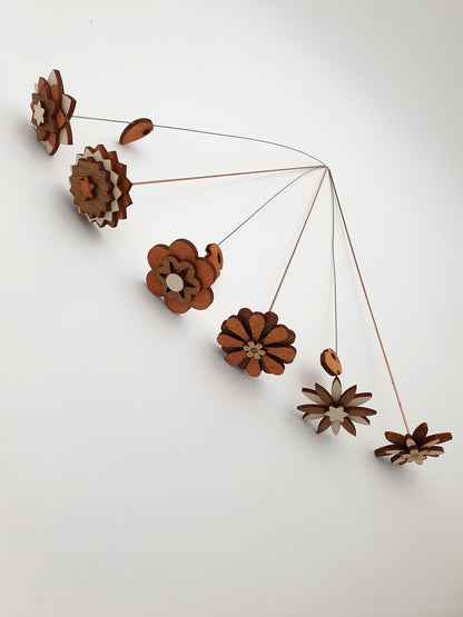 Fleurs décoratives en bois sur tige – Lot de 6 – Décoration florale éternelle à piquer dans vos bouquets, plantes ou compositions