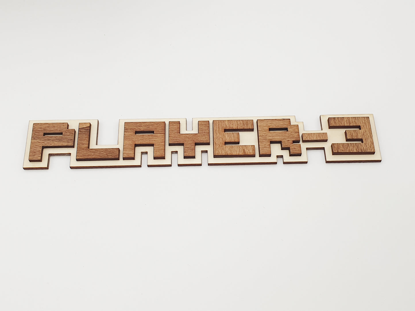 Décoration murale Player 3 en bois – Rétrogaming Geek Pixel Art Cadeau Gamer Naissance Bébé Vintage Saint Valentin Nerd