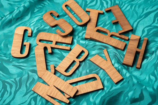 Decorative wooden letter per unit – Personalized text and first name – Retro vintage Art Deco style – Handcrafted laser cutting – Made in France