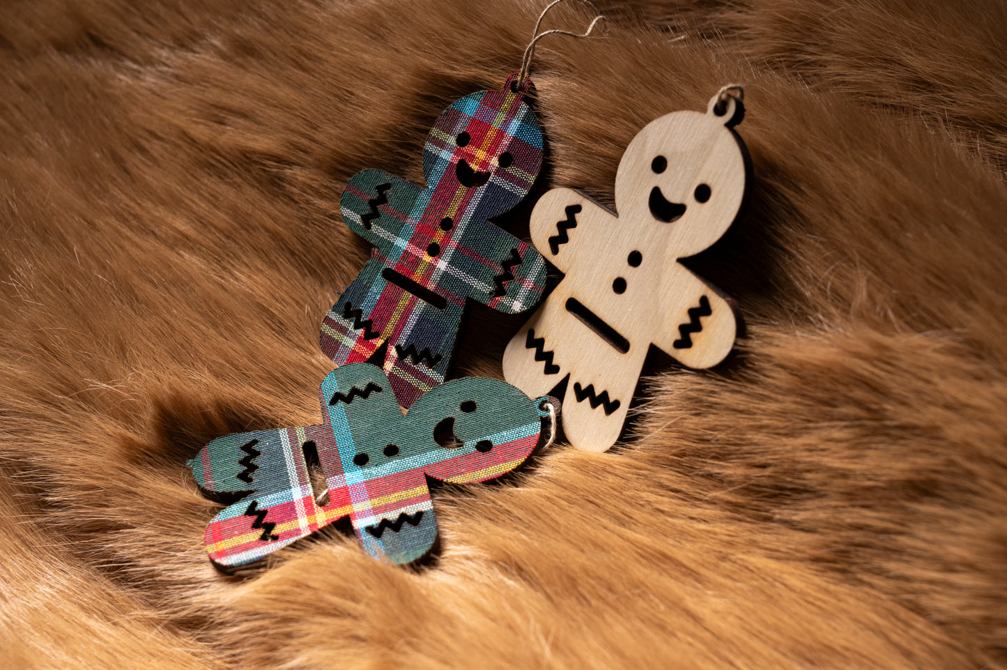 1 pièce - Suspension de Noël Gingerbread en bois et tissu tartan écossais – 10x7,3 cm