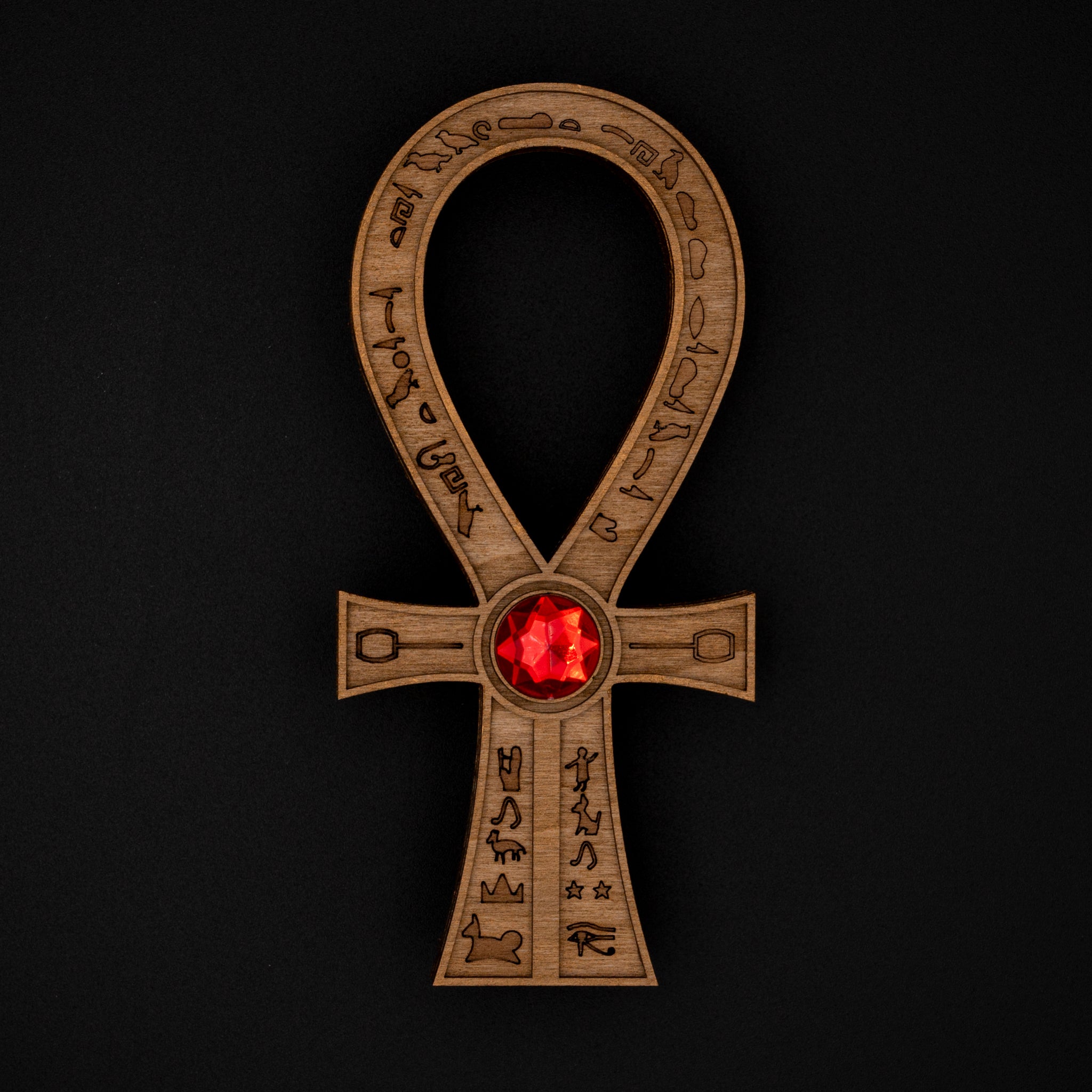 amulette horus bois tomb raider