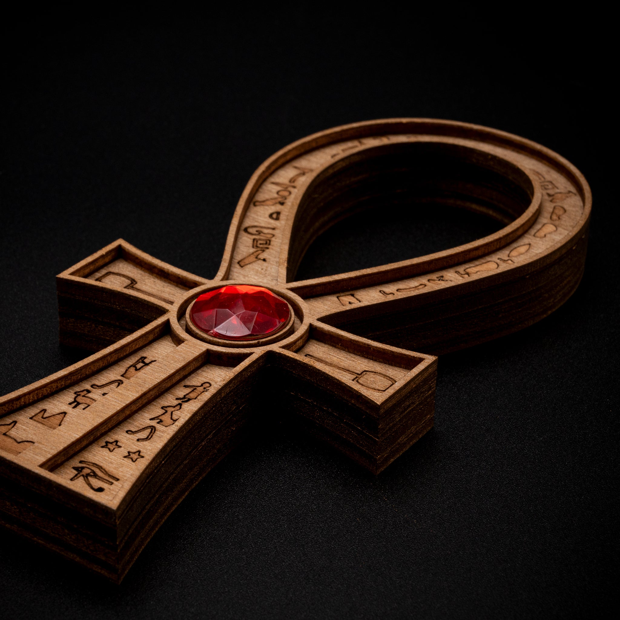 amulette horus bois inspiration tomb raider égypte ancienne