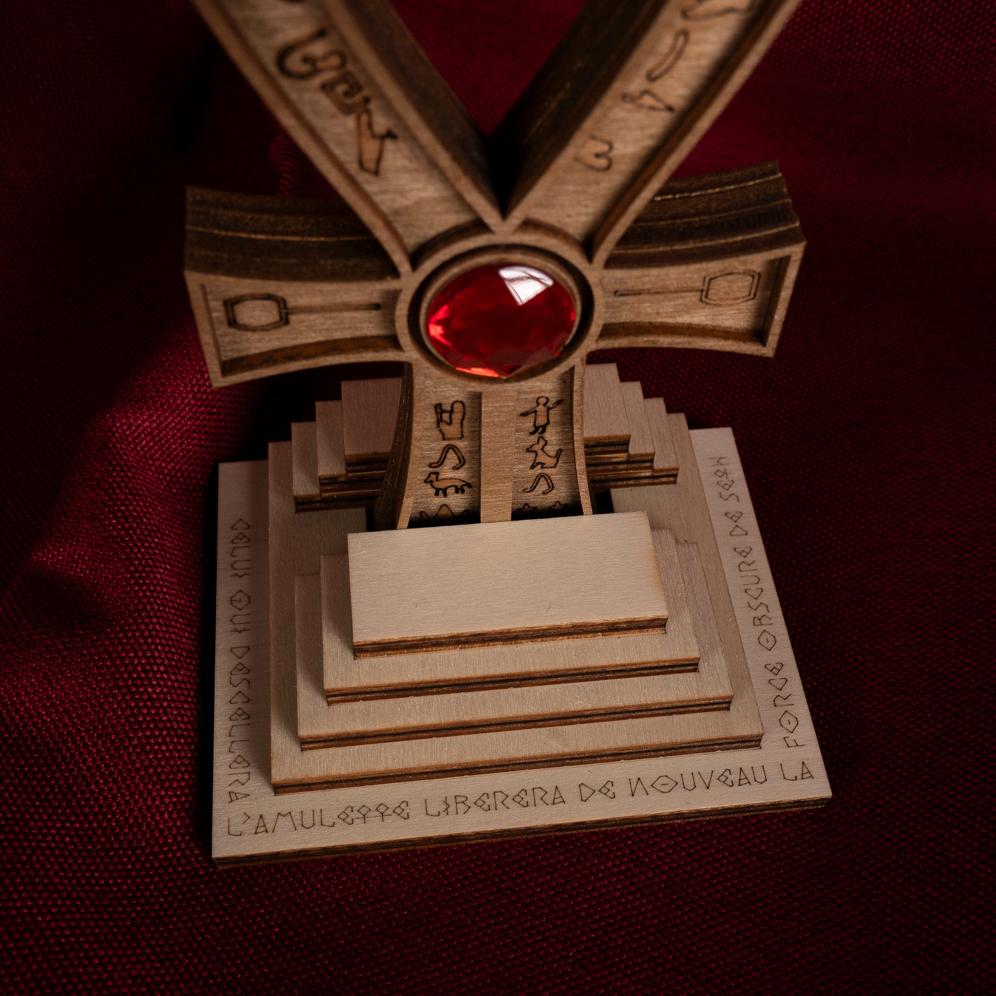 Socle amulette Horus Citation Français