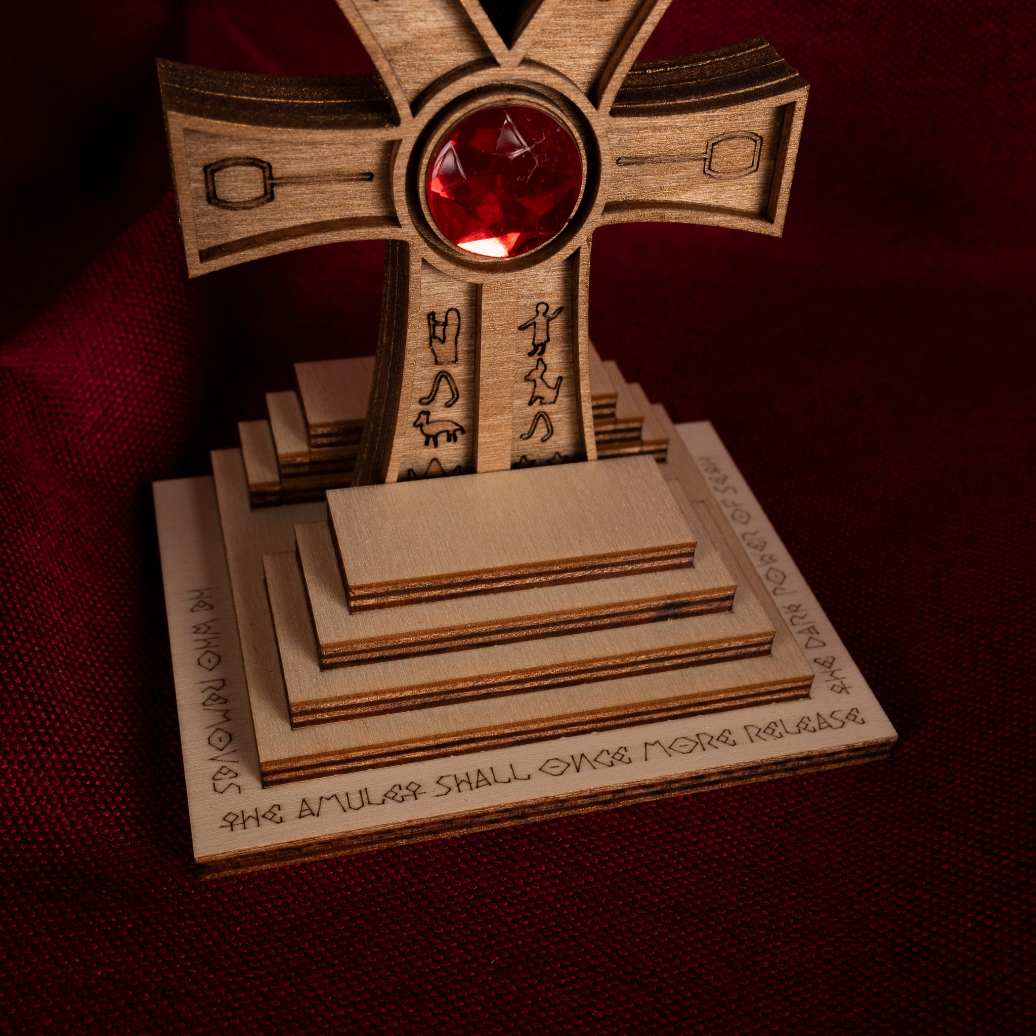 Socle amulette Horus citation anglais
