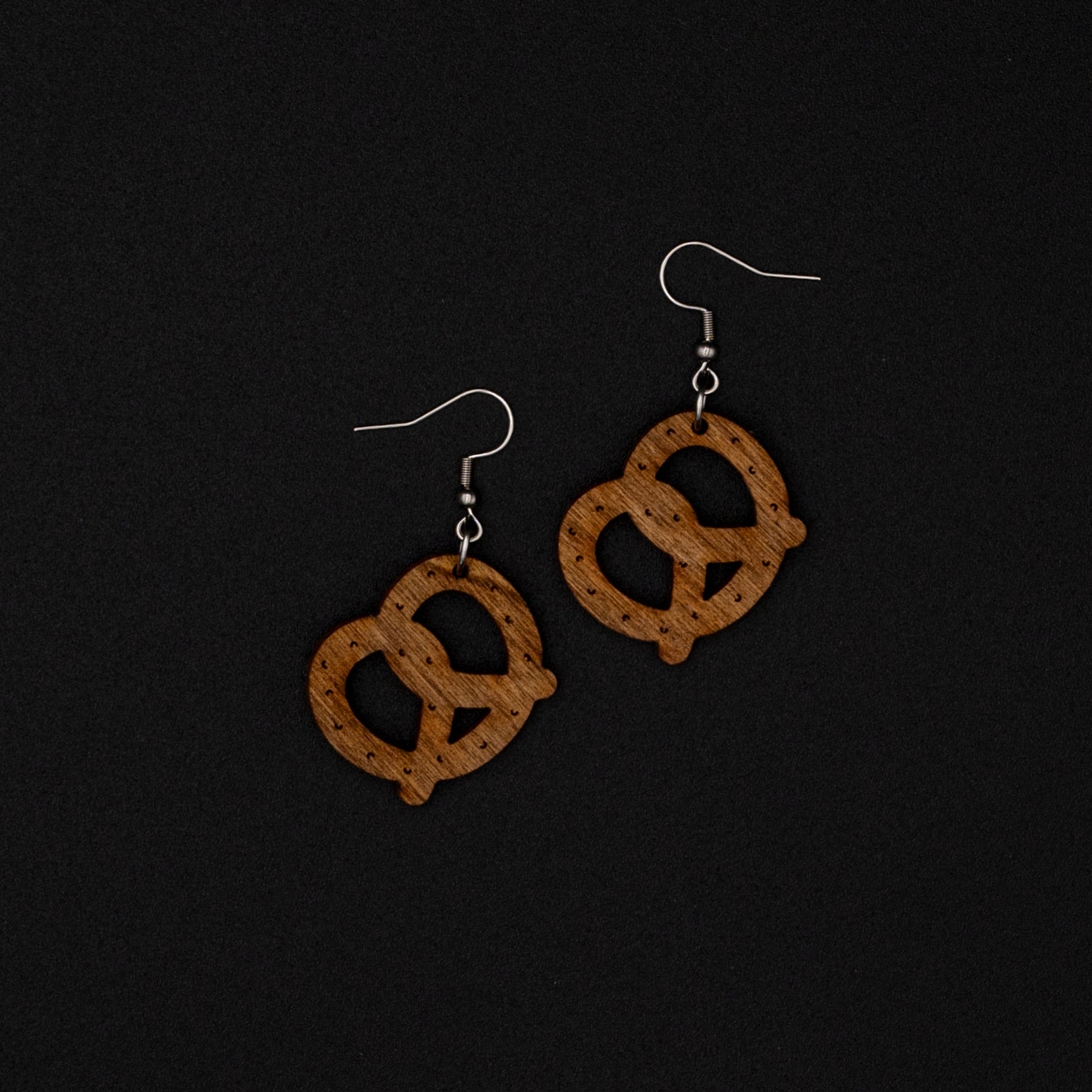 boucles oreilles bois artisanales bretzel alsace
