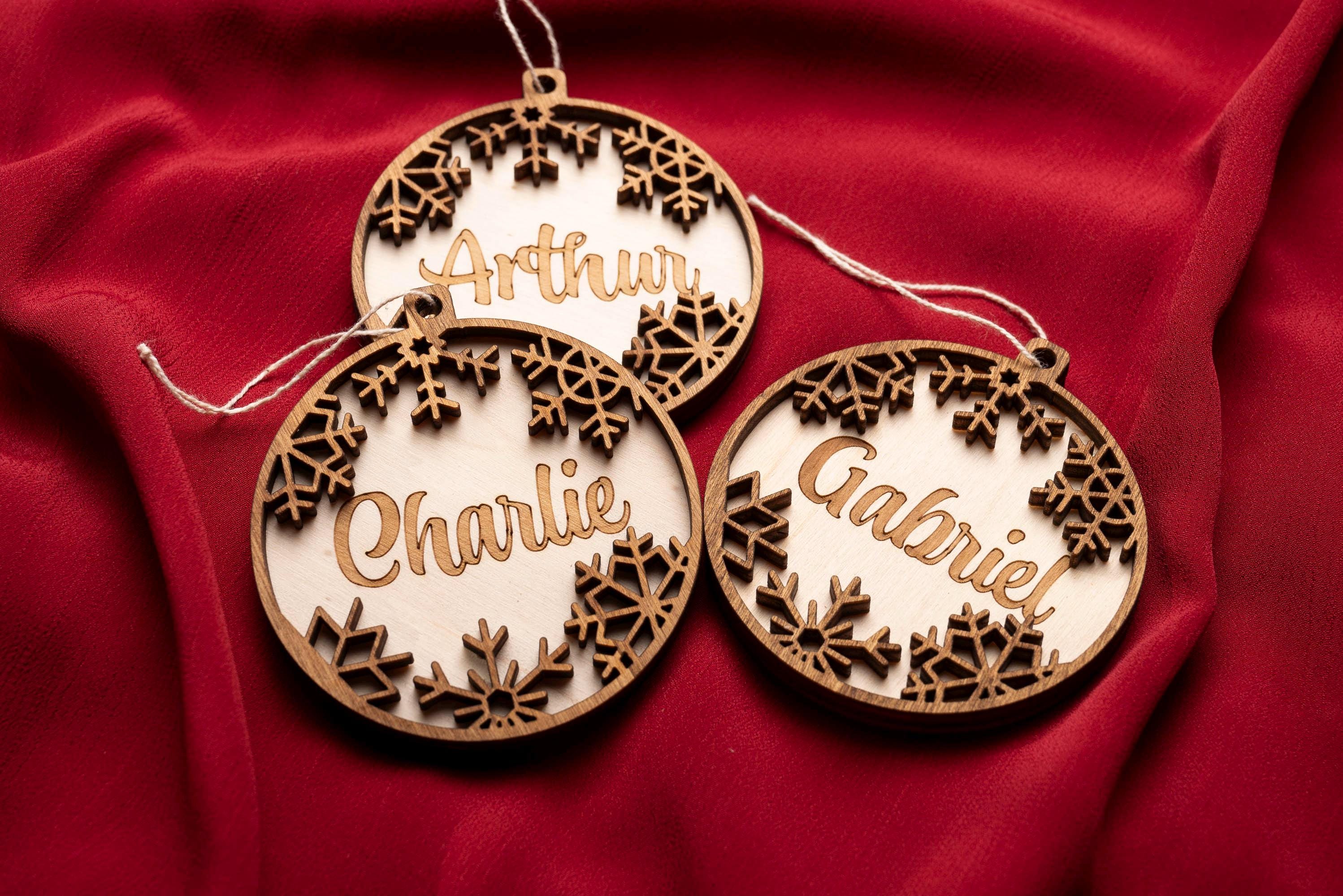 Boule Noël bois unique cadeau personnalisé
