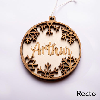 Personalized wooden Christmas bauble – First name and snowflake – Baby's first Christmas tree decoration – Family birth gift – Unique