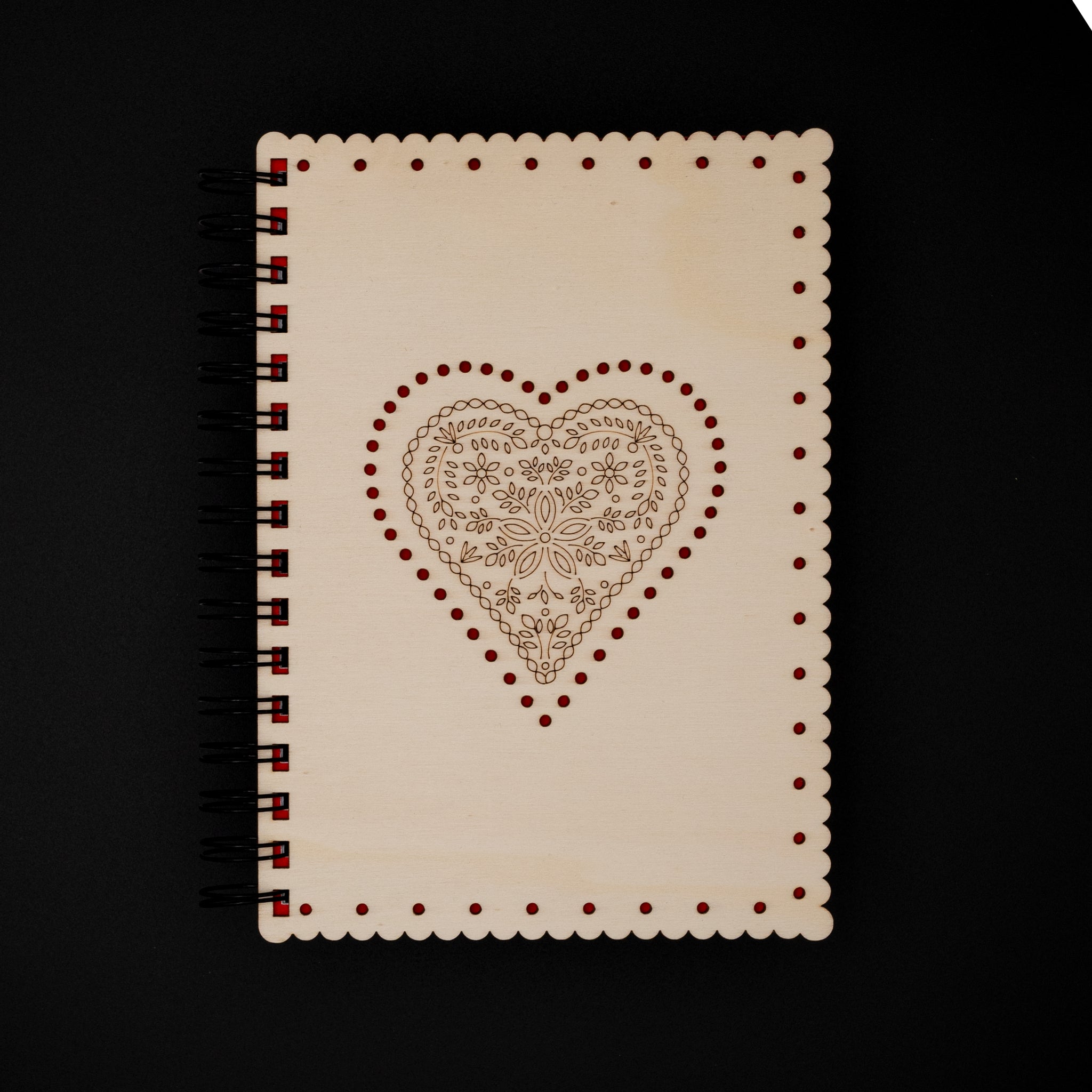 carnet artisanal alsacien bois motif coeur