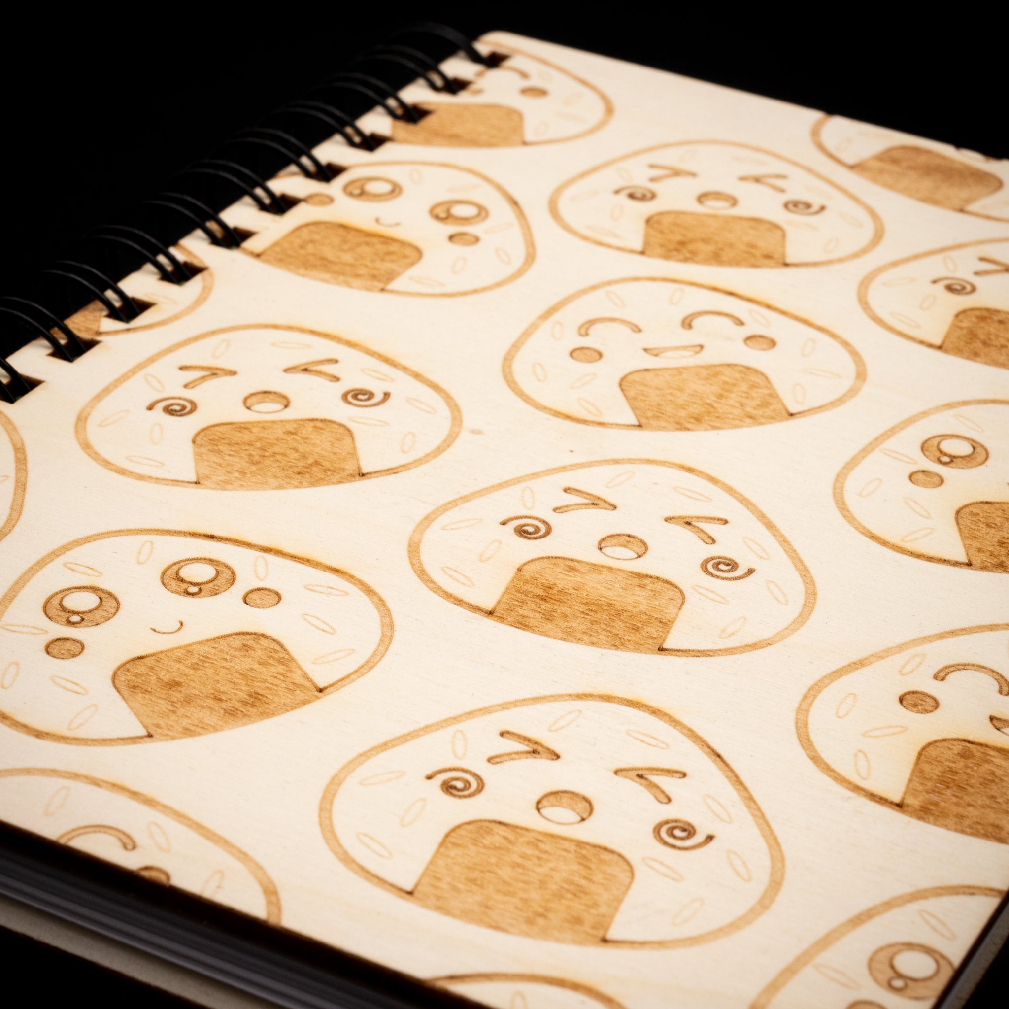 carnet artisanal A5 bois motif onigiri japonais