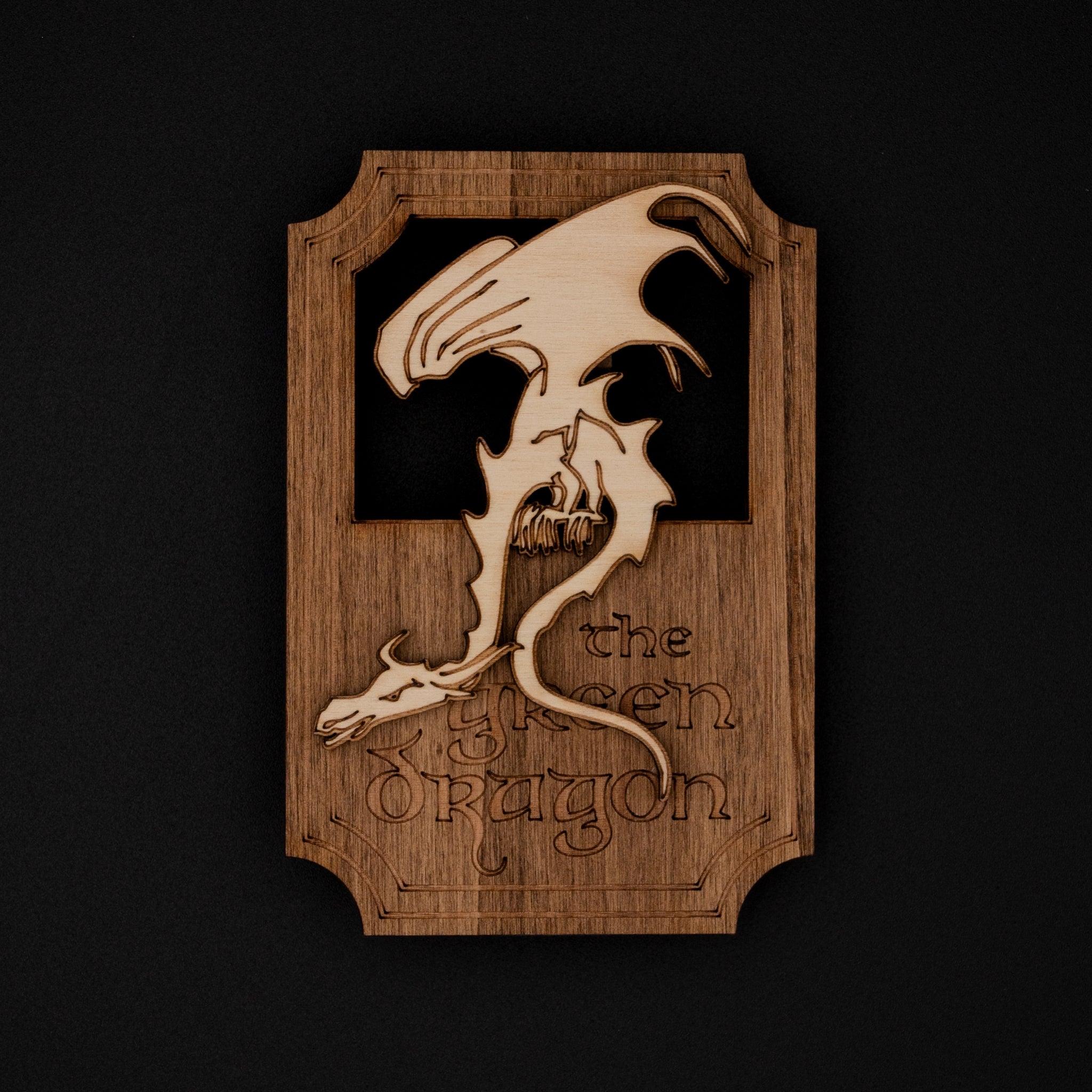 Enseigne bois miniature auberge green dragon hobbit artisanale