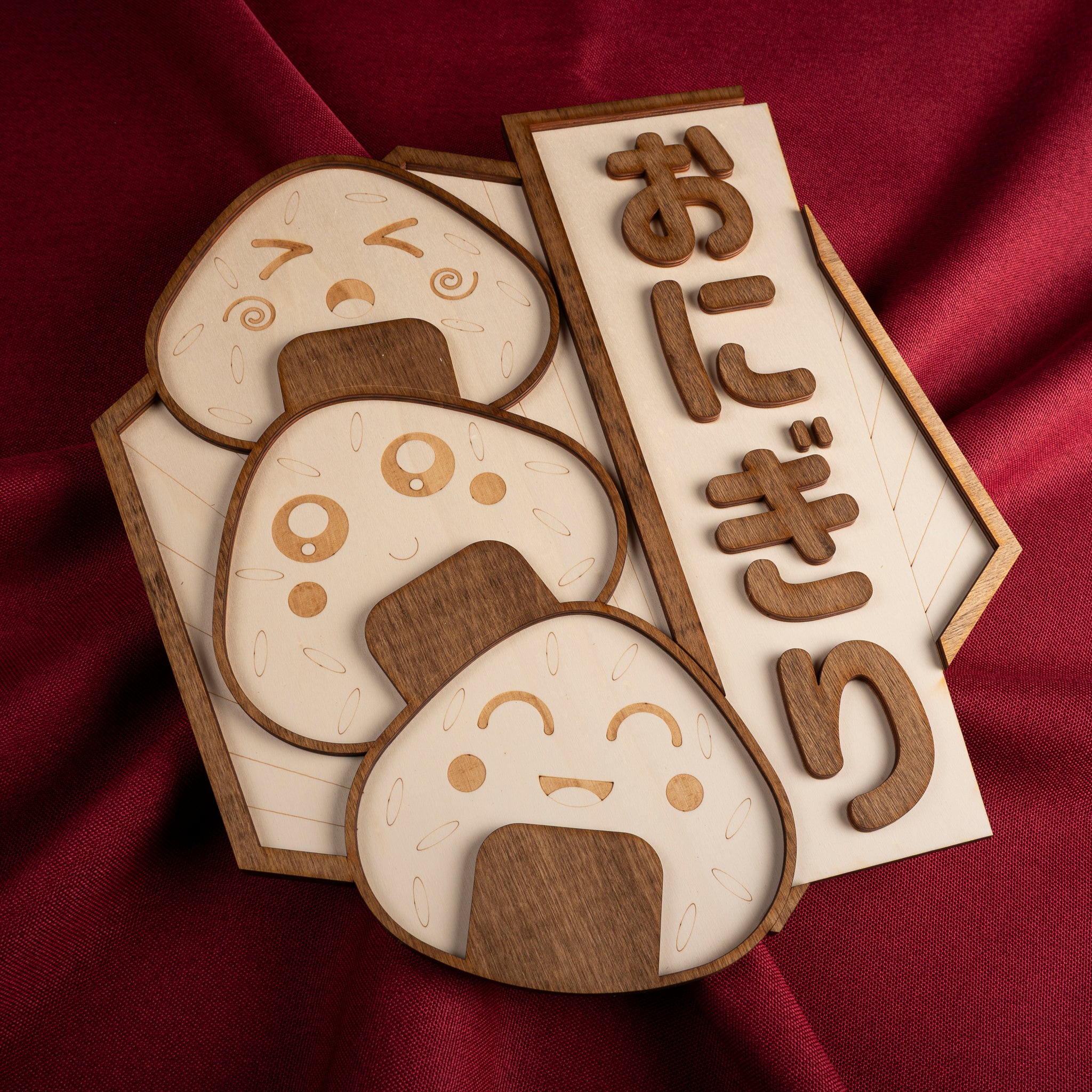 Décoration murale japonaise bois onigiri boule riz