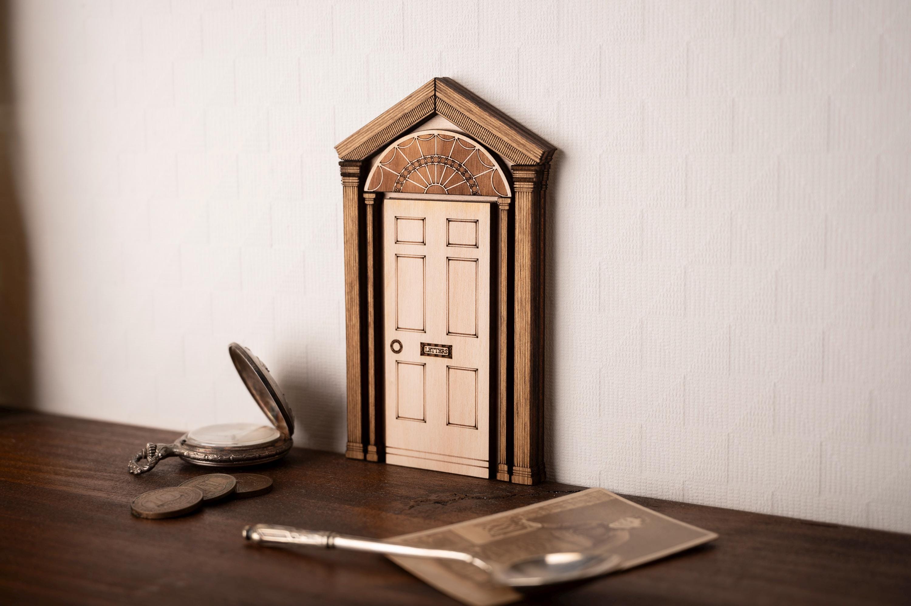 Porte anglaise miniature en bois