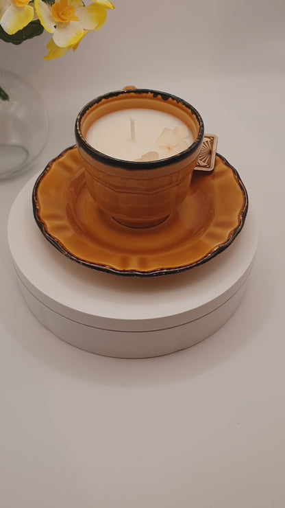Bougie parfumée Éclat de noisette dans tasse vintage – Cire végétale – Gourmande et chaleureuse