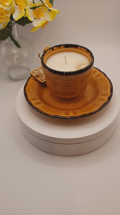Bougie parfumée Éclat de noisette dans tasse vintage – Cire végétale – Gourmande et chaleureuse