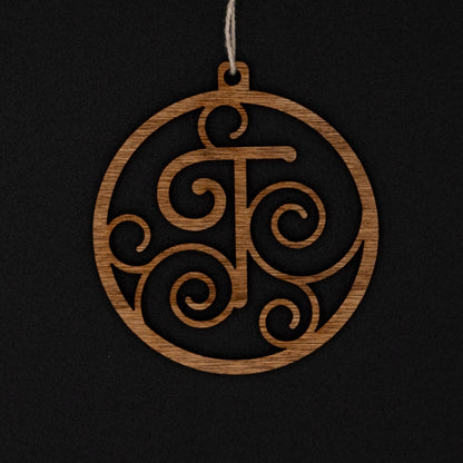 Boule de Noël personnalisée en bois – Initiale à suspendre au sapin
