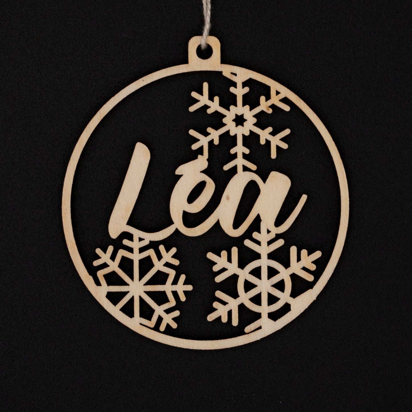 Personalized wooden Christmas bauble – First name and snowflake – Baby’s first Christmas birth gift – Family tree decoration with animal names