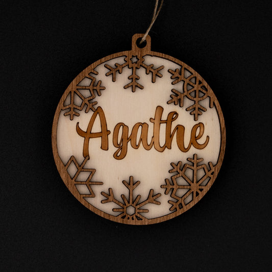 Personalized wooden Christmas bauble – First name and snowflake – Baby's first Christmas tree decoration – Family birth gift – Unique