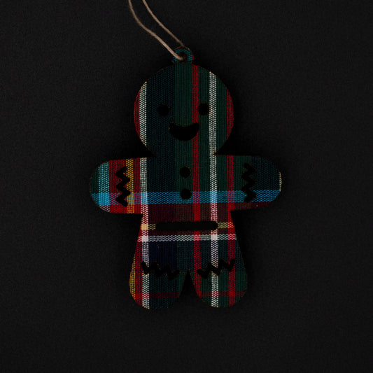 Suspension de Noël bonhomme pain d’épices – Décoration en bois et tissu tartan écossais